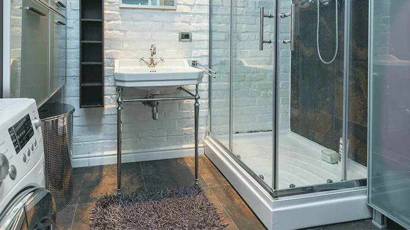 duboka ili plitka tuš kada